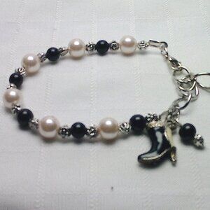 No 991 Handmade bracelet with three-dimensional enamelled silver shoe charm